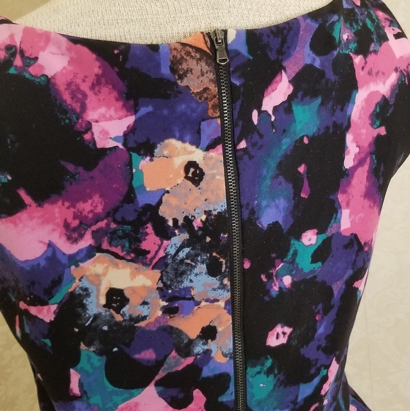 JUST... TAYLOR FLORAL DRESS - Picture 8 of 10